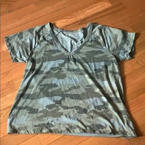 American Eagle Camo T-shirt